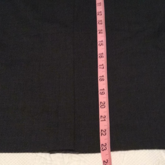 Hugo Boss virgin wool skirt 10. Like new. - Picture 6 of 8